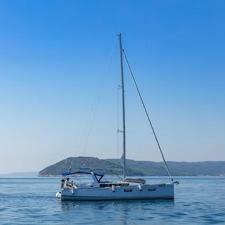 Beneteau Oceanis 38.1.- Anima Maris I Botel *