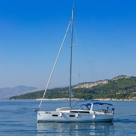 Beneteau Oceanis 38.1.- Anima Maris I Botel Split