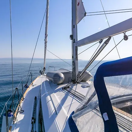 Beneteau Oceanis 38.1.- Anima Maris I Botel