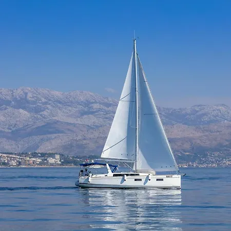 Beneteau Oceanis 38.1.- Anima Maris I Botel Split