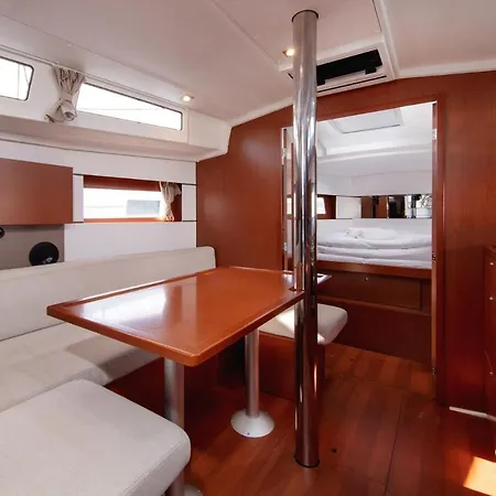 بوتيل Beneteau Oceanis 38.1.- Anima Maris I